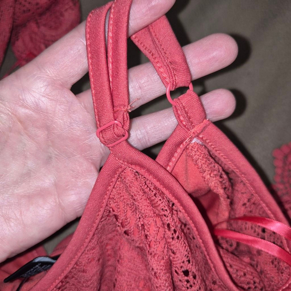 Fire Los Angeles Cold-Shoulder Crochet Berry Color Dress Size Medium - Picture 8 of 9